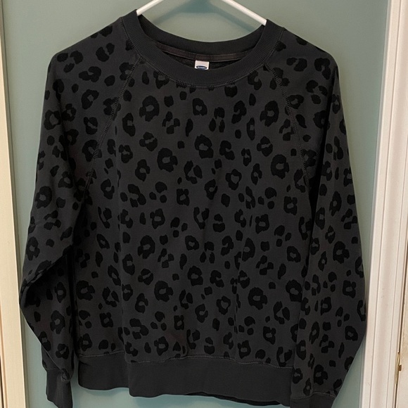 Old Navy Tops - Old Navy medium Black Leopard Print Sweatshirt
